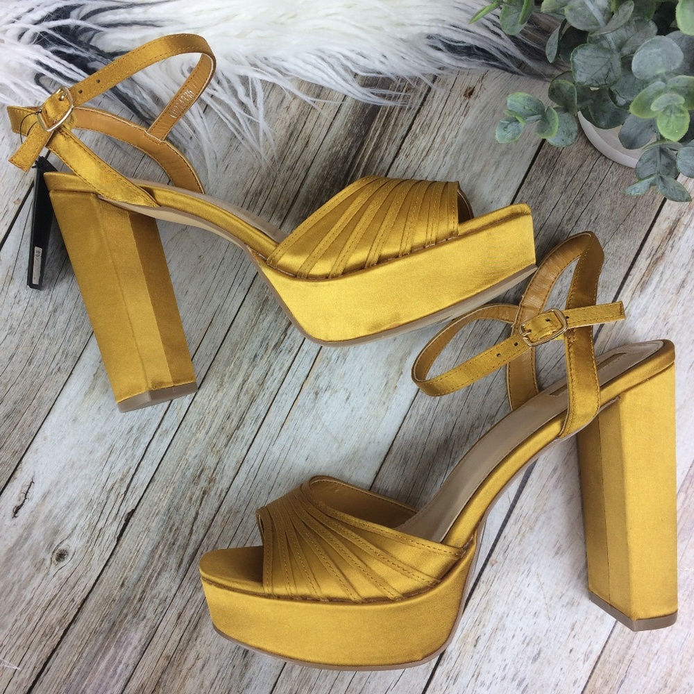 Forever 21 Mustard Chunky Heel NWT